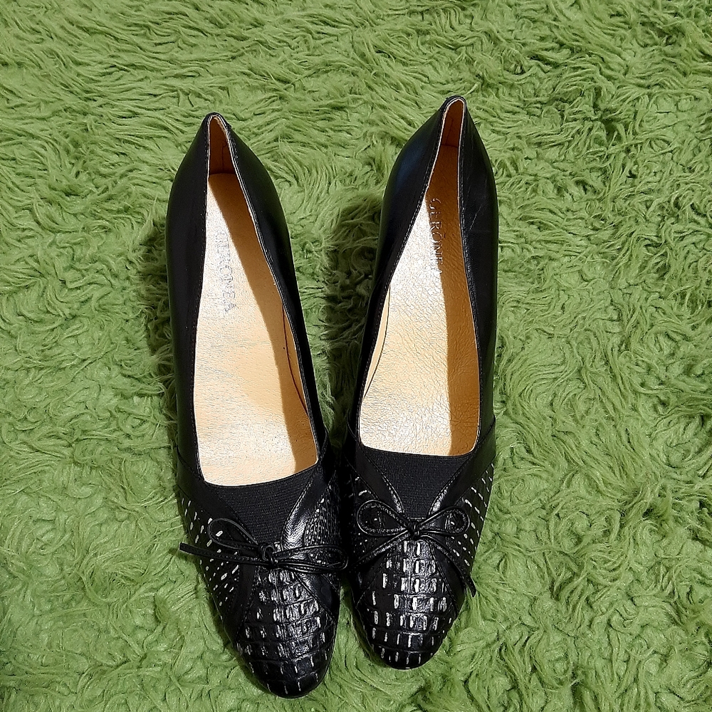 Cooperate shoe